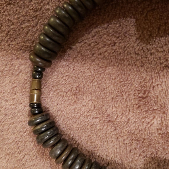 VINTAGE BLACK & RED CHUNKY WOOD NECKLACE - Picture 4 of 5